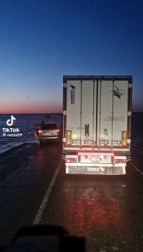 Edge-of-Your-Seat Truck Driving in Dangerous Conditions Highway Heroes: Truck Drivers Braving Dangerous Roads Truckers vs. The Elements: Dangerous Driving Conditions Heart-Stopping Moments: Truck Driving in Treacherous Terrain