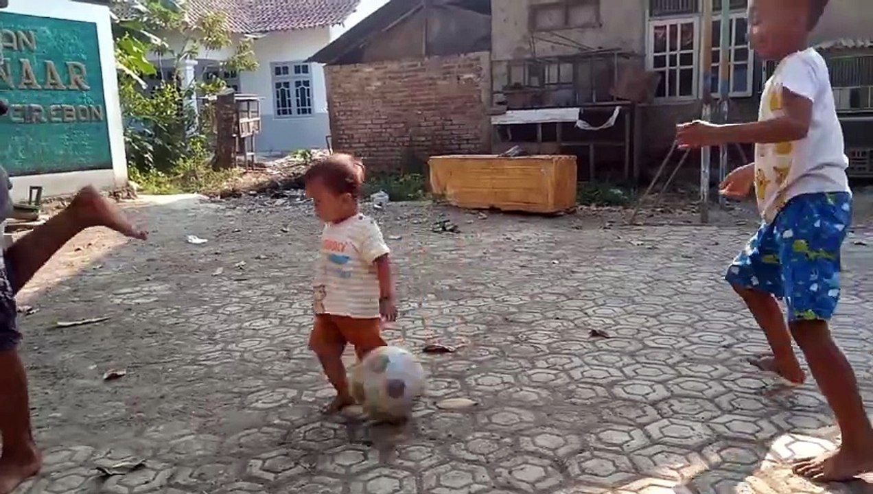 Serunya bermain sepakbola