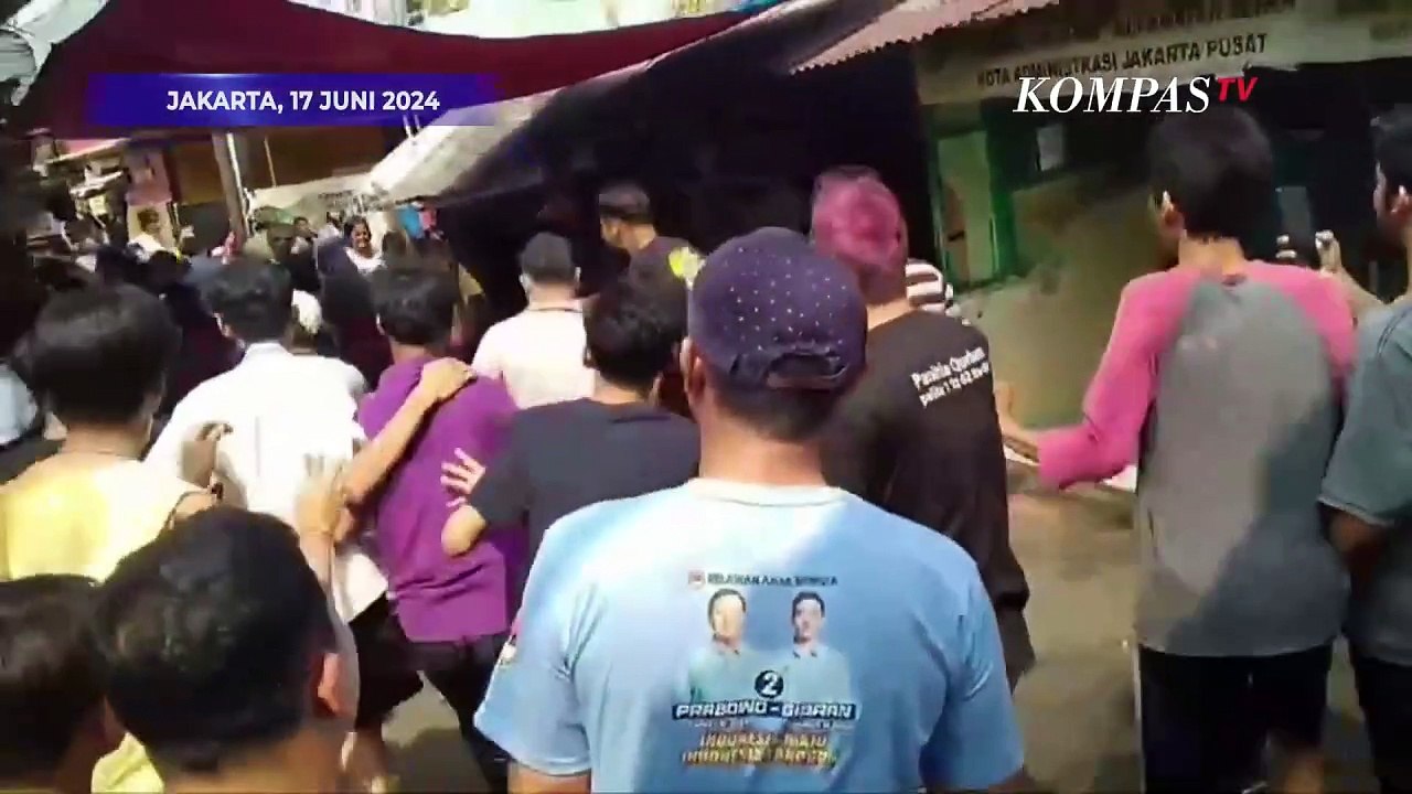 Kumpulan Momen Sapi Lari hingga Masuk Rumah Warga di Momen Iduladha