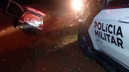 下载视频: Perseguição policial termina em capotamento e apreensão de 12 caixas de cigarros na PR-581