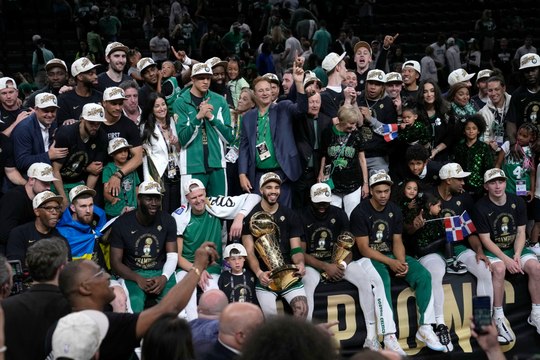 Los vestuarios de los Celtics viven festejos llenos de júbilo
