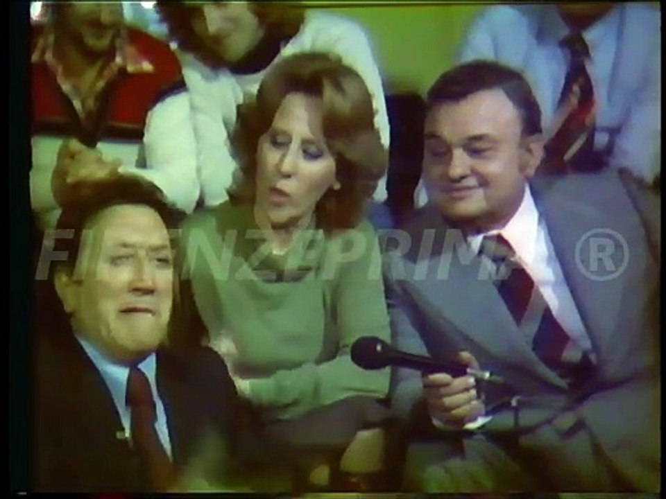 Narciso Parigi racconta le barzellette durante Amici Miei - Canale 48 - 03 11 1977