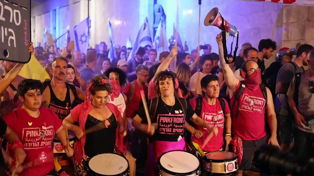 Tausende Menschen demonstrieren in Jerusalem gegen Regierungschef Netanjahu