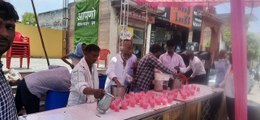 गायत्री मंदिर रोड पर निर्जला एकादशी को ठंडाई शरबत का किया गया वितरण