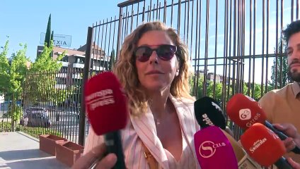 Carmen Borrego, molesta tras la misa por su madre, contesta a Gustavo: "La iglesia es pública"