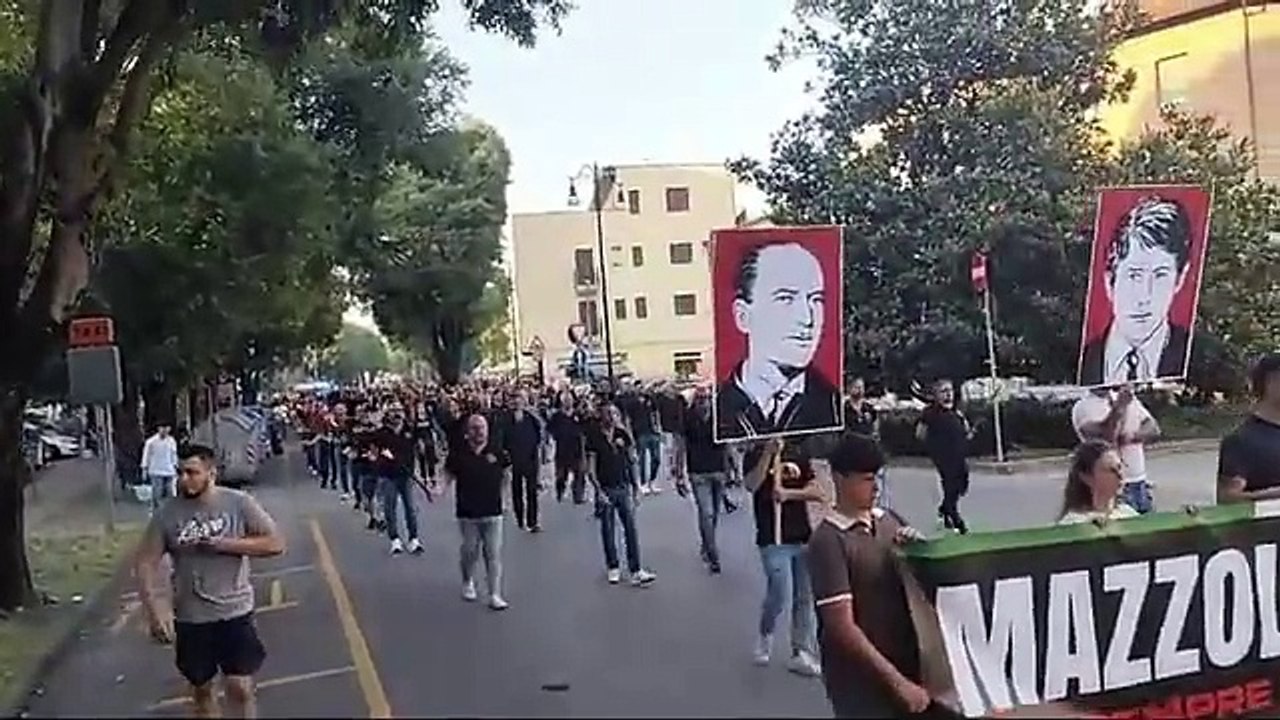 Estrema destra, 300 al corteo di Padova e saluti romani in ricordo di Mazzola e Giralucci