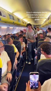 ?O qualcuno scende dall?aereo o non partiamo?: passeggero Ryanair accetta e riceve 250 euro pi? un volo gratis