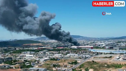 Tuzla'da yangın! Alevlerin sardığı fabrikadan patlama sesleri yükseliyor