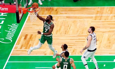 براون يظفر بجائزة أفضل لاعب في نهائي الدوري الأميركي لكرة السلة