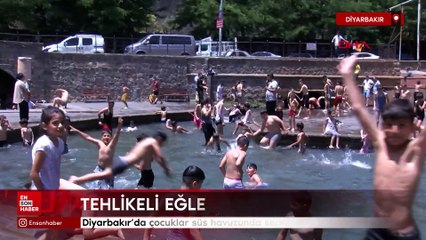 Diyarbakır'da çocuklar süs havuzunda serinledi