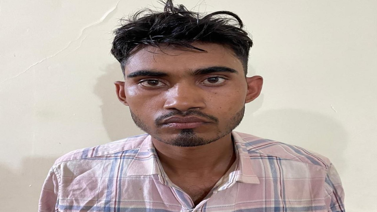 झारखंड से कार में 10 लाख रुपए के नशीले इंजेक्शन...
