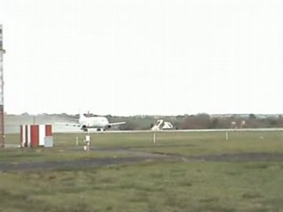 JetairFly (Futura) B737-4YO EC-KNS le 06.04.08 Brest Toulon