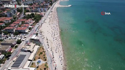 Büyükçekmece’de Kurban Bayramı'nda vatandaşlar serinlemek için denize akın etti