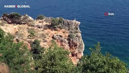 Gençlerin falezlerde tehlikeli manzara keyfi