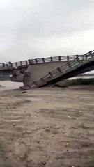 Bihar के अररिया में अचानक गिर पड़ा पुल । Bridge Collapse