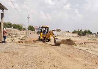 अवैध प्लाटिंग व बिना भू रूपांतरण के काटी सड़कों को किया ध्वस्त...देखें वीडियो