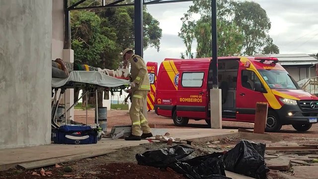 Mulher é socorrida pelo Siate após cair de andaime na CEASA