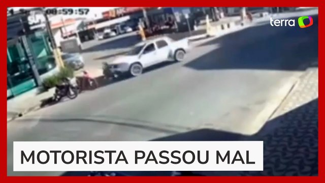 Mulher escapa por um triz de ser atropelada por veículo desgovernado em Minas Gerais
