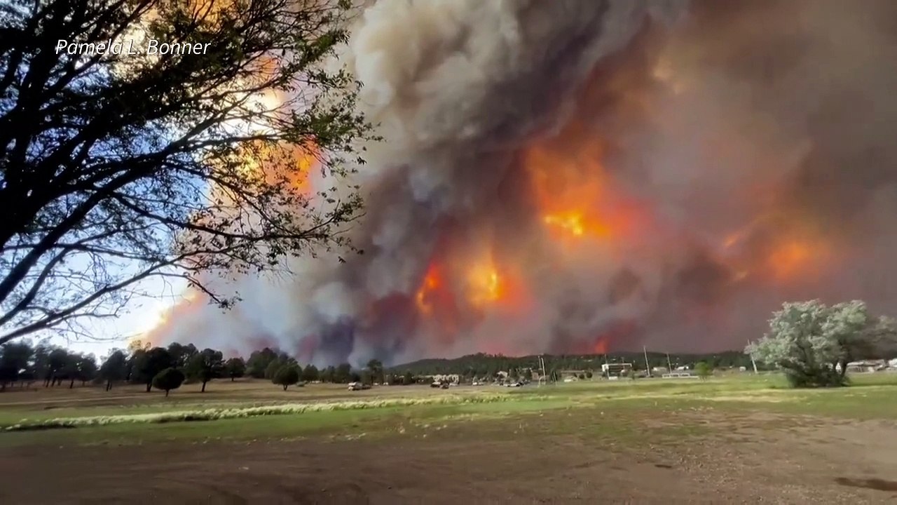 Incêndio obriga retirada de milhares de pessoas em cidade do Novo México