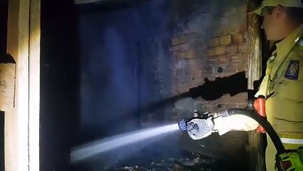 Incêndio em entulhos ameaça residências no Cascavel Velho, mas Bombeiros agem a tempo