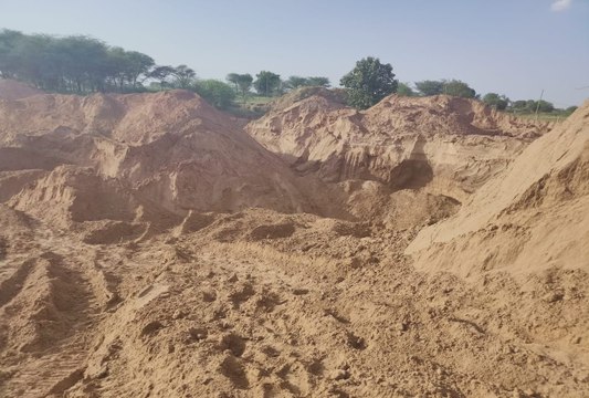 जिले के खनिज क्षेत्रों में खनन स्थलों के आसपास से हरियाली गायब, गर्म हो रहा धरती का तापमान