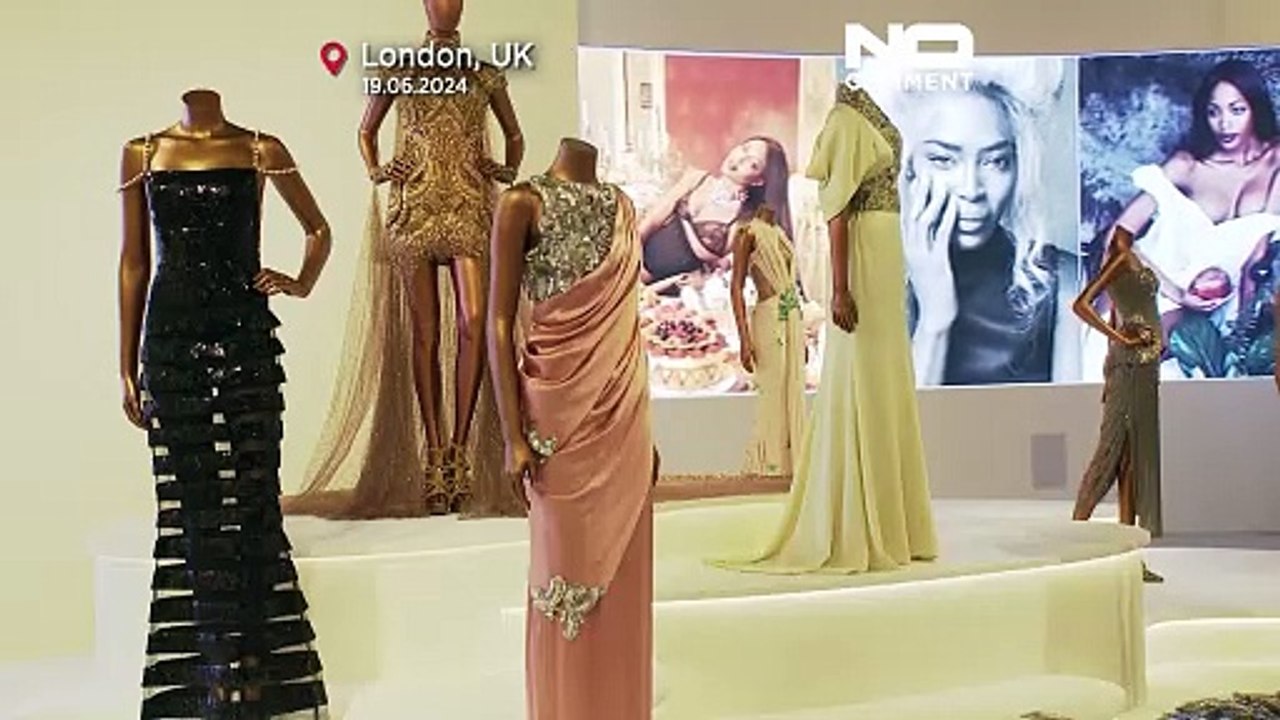 "Naomi: in fashion", gli abiti della top model Naomi Campbell in mostra a Londra