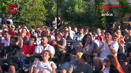 İstanbul'da milli maç heyecanı dev ekranlardan izlendi