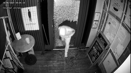 Watch moment thieves use hammer to smash into Leeds Chinese restaurant in shocking footage