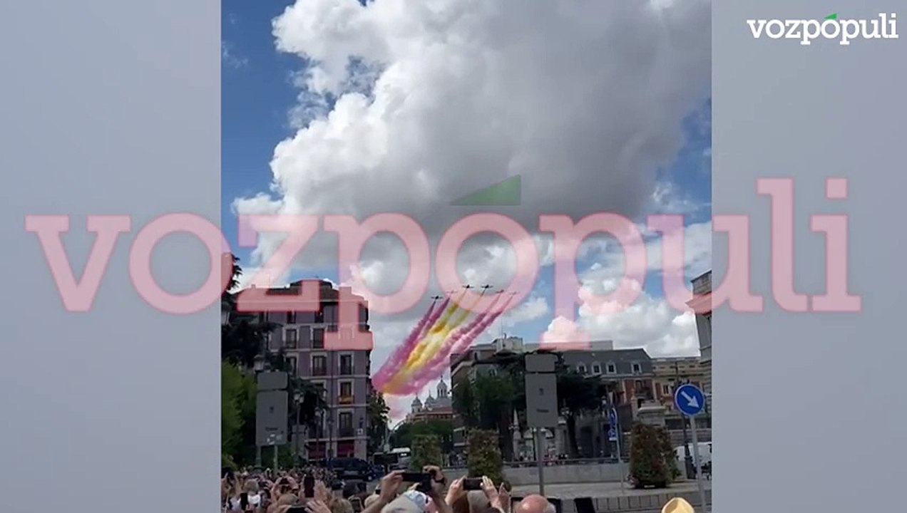 La Patrulla Águila dibuja la bandera de España en el X Aniversario de la coronación de Felipe VI