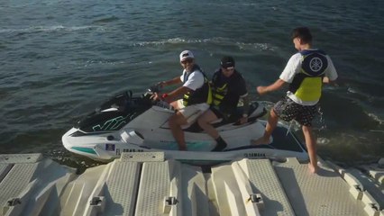 El viral accidente del Kun Agüero con una moto de agua: de lo más cómico que verán