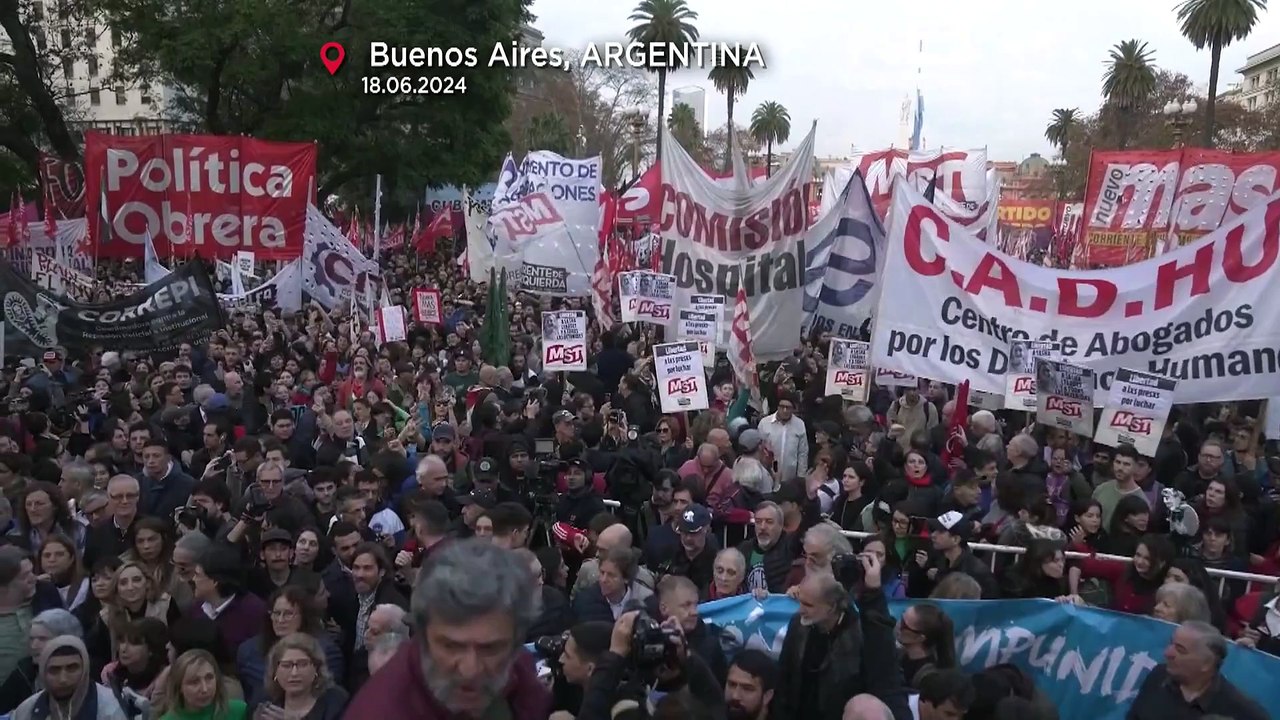 Argentina, nuova protesta contro Milei per chie...