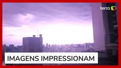 Chuva e raios assustam moradores de Porto Alegre