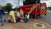 Jovem fica ferida em acidente de moto na Rua México