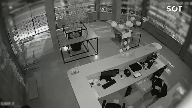 Bandidos arrombam loja de cosméticos no centro de Cascavel e fogem após levar dinheiro e produtos