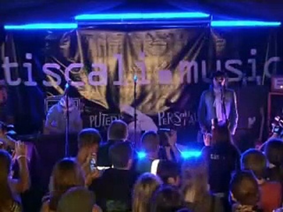 Jet - Shine On (Live At Reading Festival)