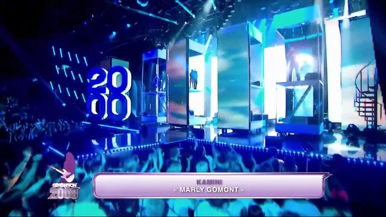 Kamini chante son tube "Marly-Gomont" en live