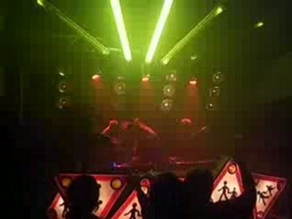 IZNO @hardcore de luxe party room agression