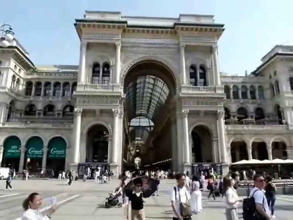 DAL CASTELLO SFORZESCO A PIAZZA SAN BABILA (MILANO, ITALY)