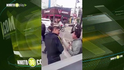 Batalla campal entre escoltas y pasajeros de un bus por un supuesto choque en Bogotá