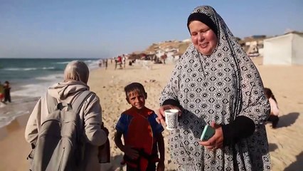 Gazan girl sells coffee and tea to support her displaced family