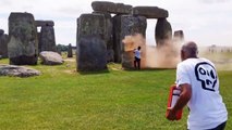 Ecologistas rociaron con pintura el monumento de Stonehenge, y ahora están detenidos