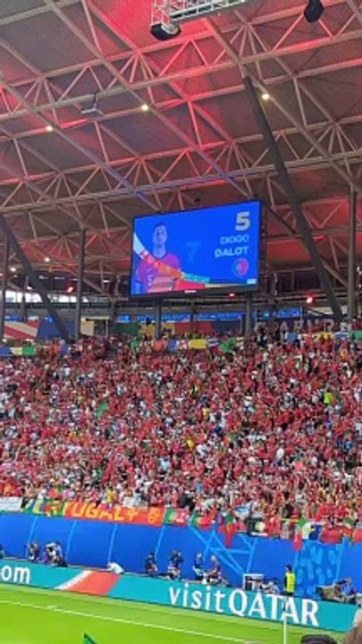 On suit Cristiano Ronaldo à l'échauffement