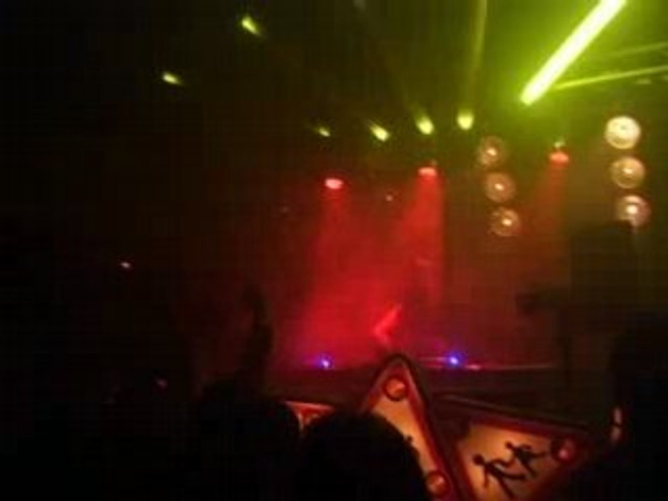 IZNO @hardcore de luxe party room agression 1