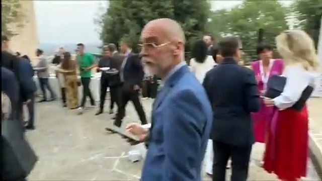 Arcobaleno d'estate, via alla festa. L'aperitivo a Villa Bardini