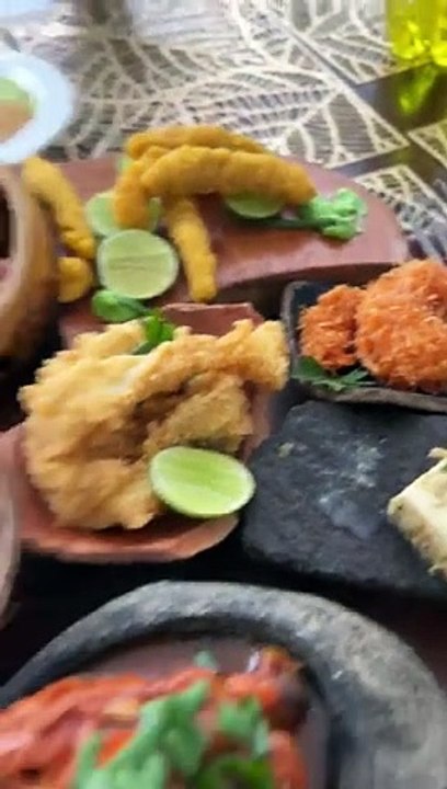 Probando este exquisito plato (chauchas de la casa)  | 2024