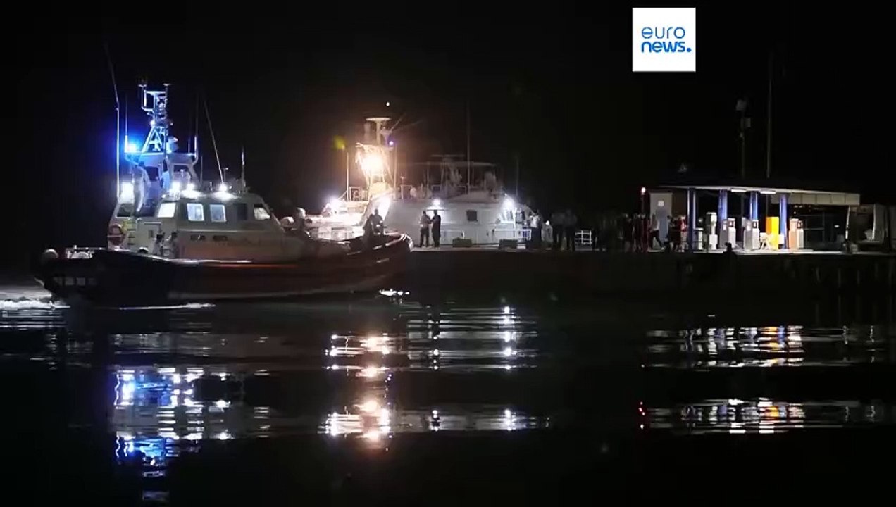 Schiff im Mittelmeer gesunken: 64 Migranten vermisst