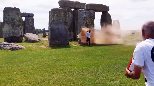 Inglaterra: ativistas climáticos jogam tinta em Stonehenge em protesto