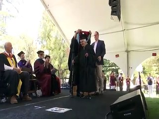 Queria estudar, mas a II Guerra impediu-a. Aos 105 anos, terminou o curso