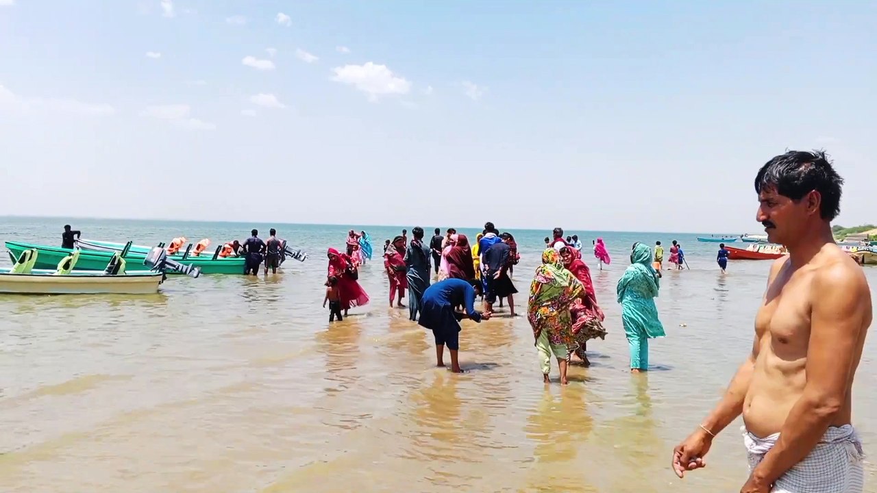 Keenjhar jheel bath