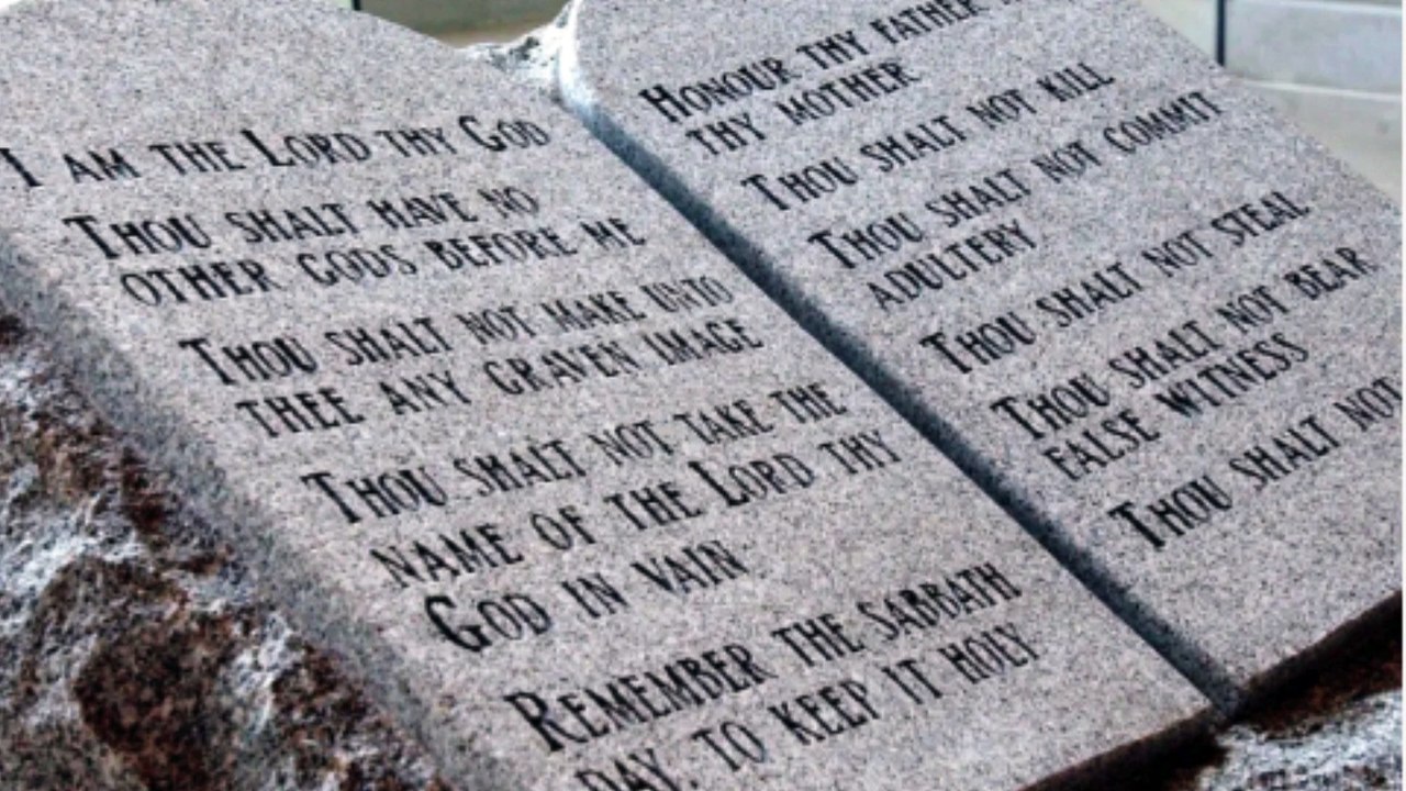 Louisiana Law Requires 10 Commandments Be Displayed in  Classrooms